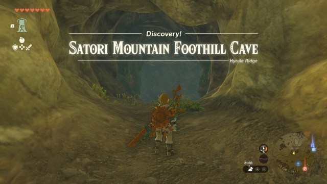 Вход в пещеру у подножья горы Сатори