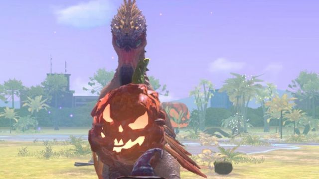 Kulu-Ya-Ku holding a pumpkin-like rock in the Monster Hunter Now Halloween event