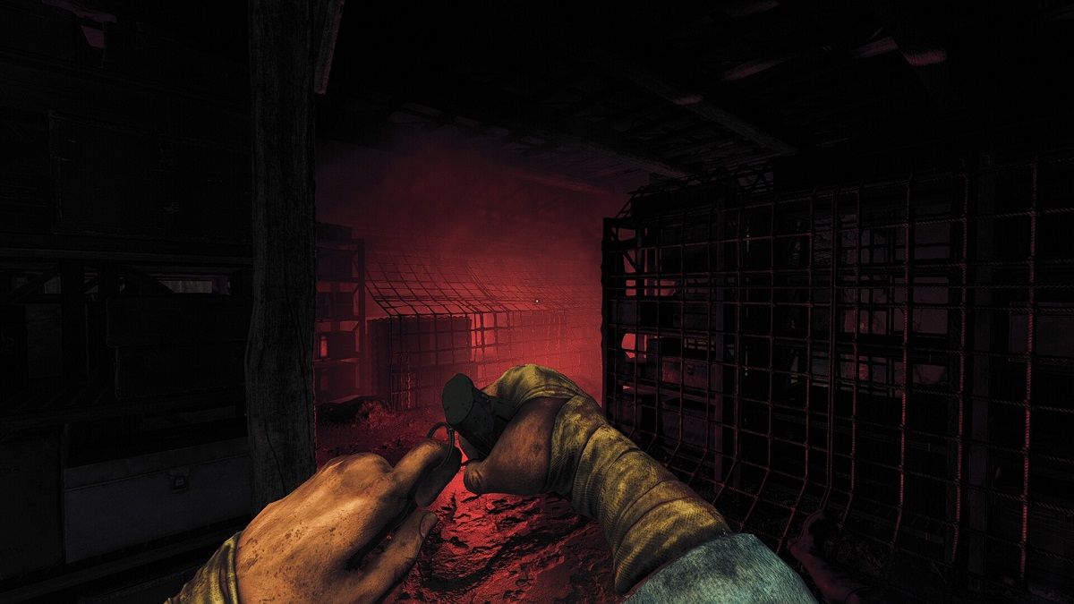 Amnesia The Bunker: the player's hands can be seen pulling the pin out of a grenade.