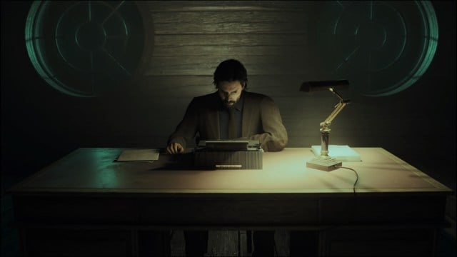 Alan Wake em sua máquina de escrever em Alan Wake 2.