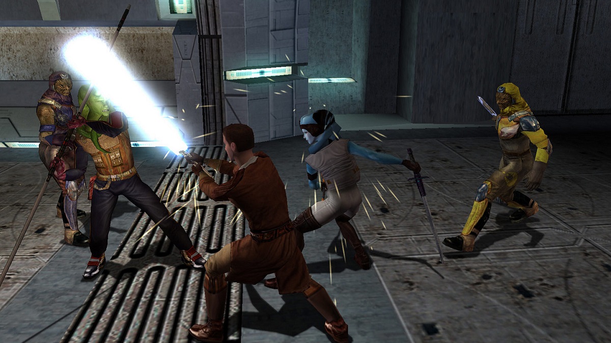 Knights of the Old Republic: Star Wars-type people fighting in a corridor.