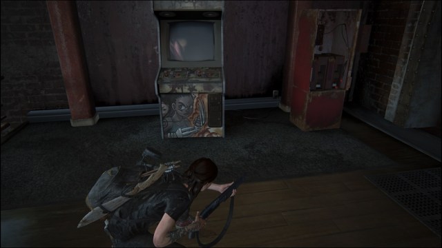 Элли в бою в The Last of Us Part 2 Remastered.