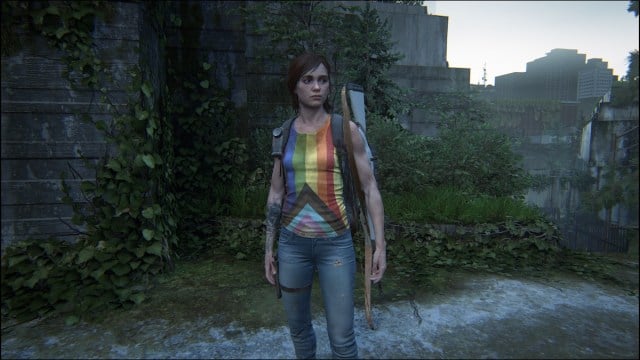 Элли в рубашке гордости в The Last of Us Part 2.