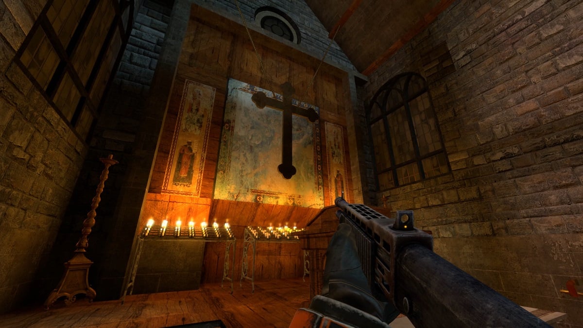 Half-Life 2: Screenshot, der ein großes Kreuz zeigt, das vor einer Kirche hängt.