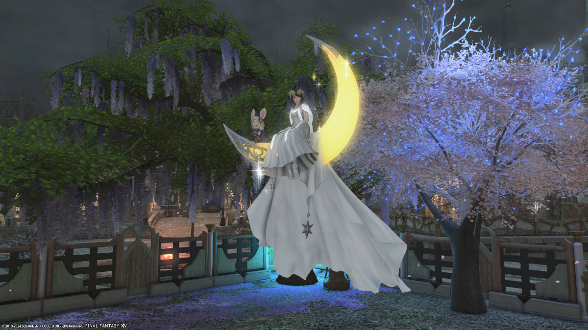Player riding the Crescent Moon Mount in Final Fantasy XIV