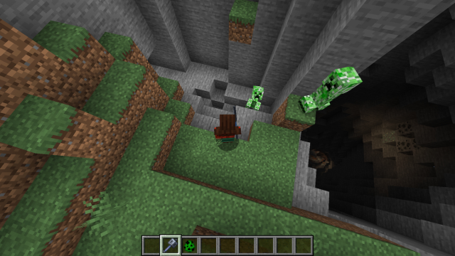 Using the Mace in Minecraft on a nearby Creeper
