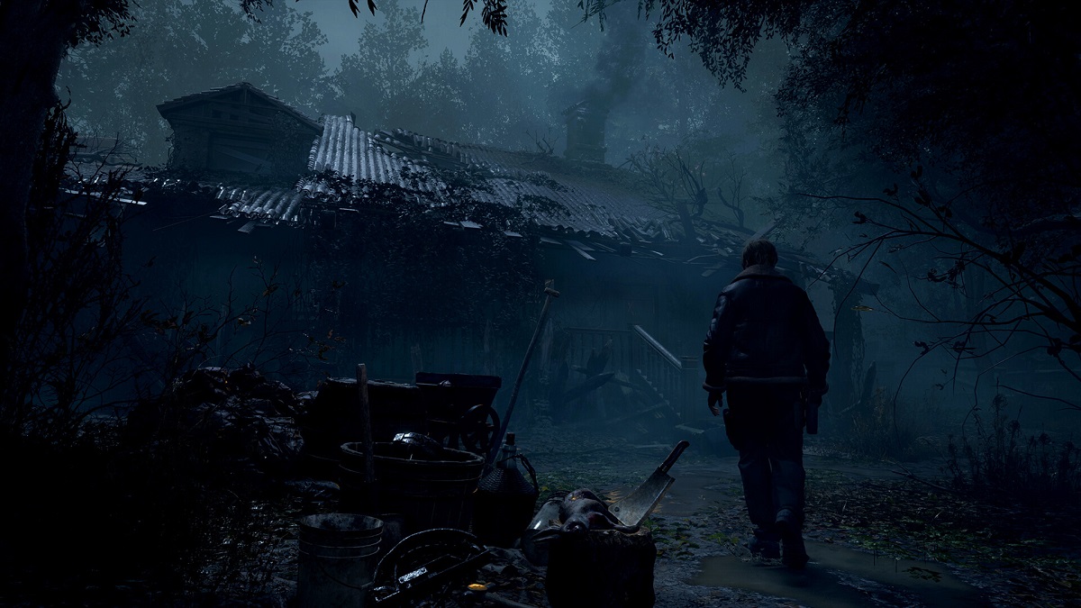 Resident Evil 4: Leon Kennedy at nighttime looking at rundown shack.