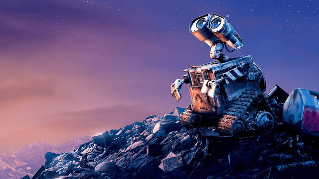 Wall-E auf einem Schrotthaufen.