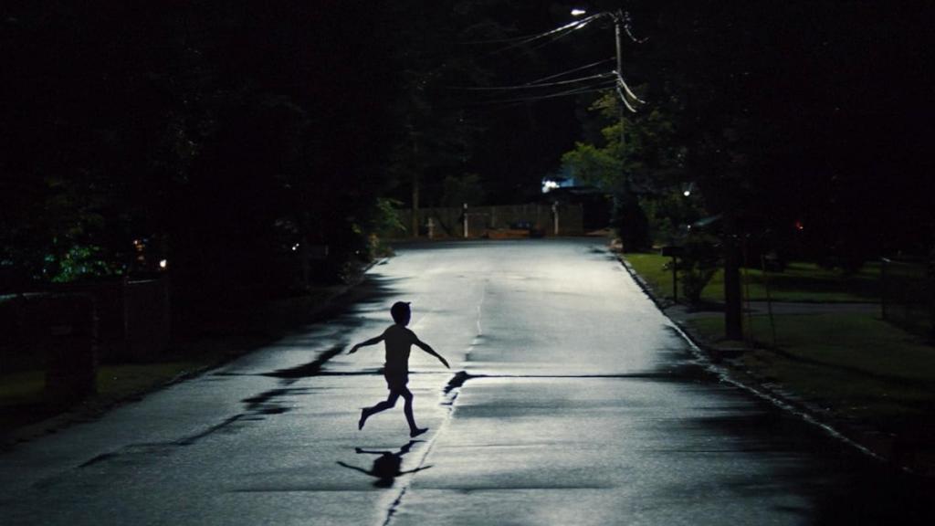 Weapons kid running in street