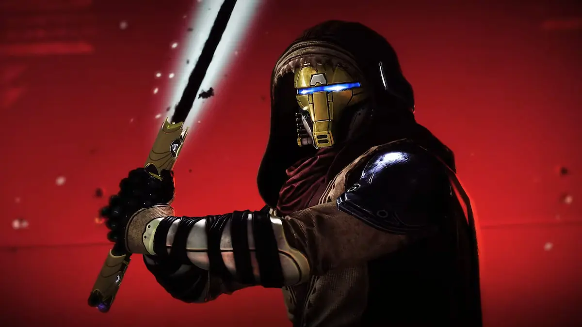 A Guardian holds a Praxic Blade with the Taken Crystal, similar to the Darksaber in The Mandalorian.