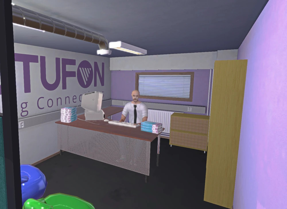 бос в офісі futufon