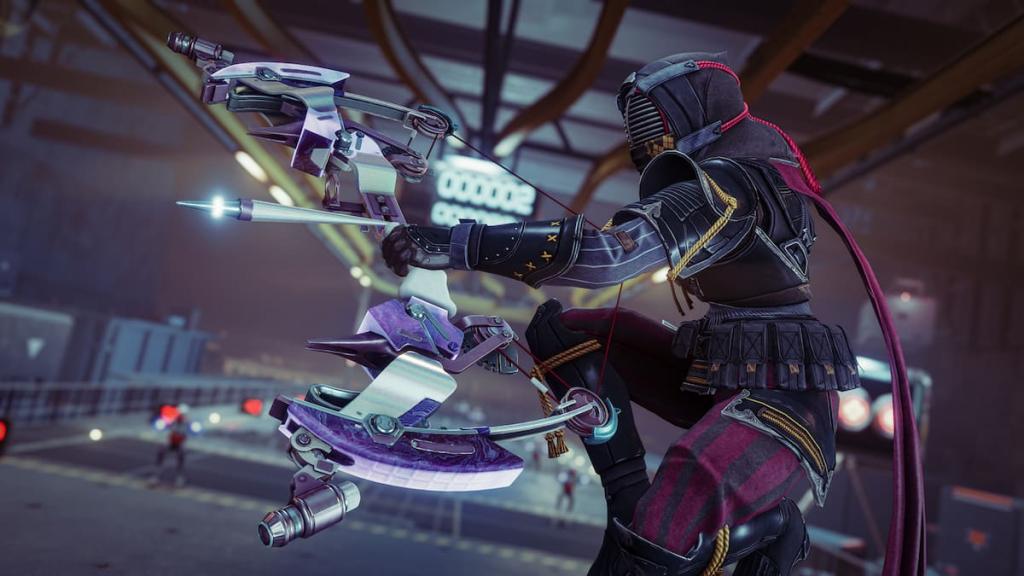 A Guardian using a modified version of the Swordmaster set holds a King Orfeo in Destiny 2's Firing Range