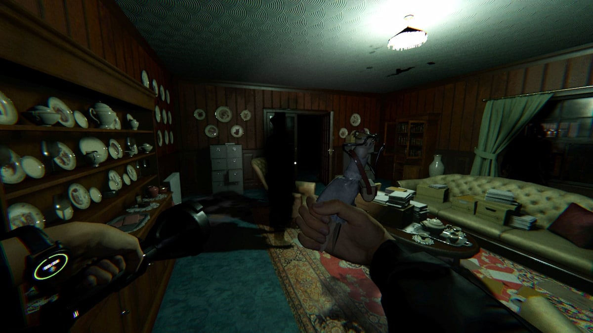 Holding doll in bleasdale in phasmophobia alan wake