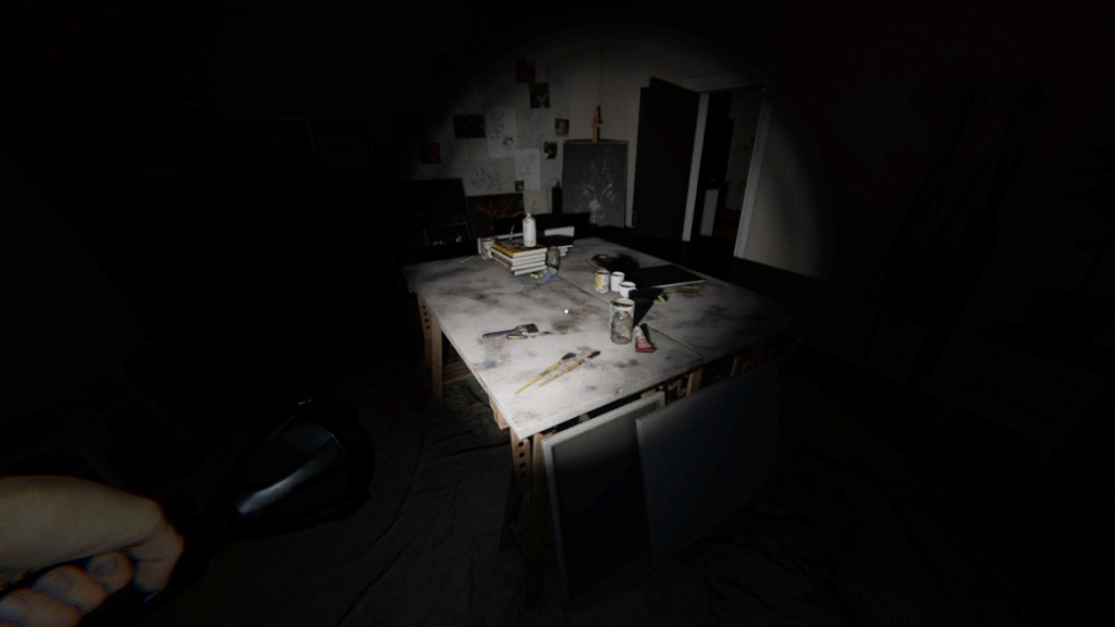 Art studio table in phasmophobia