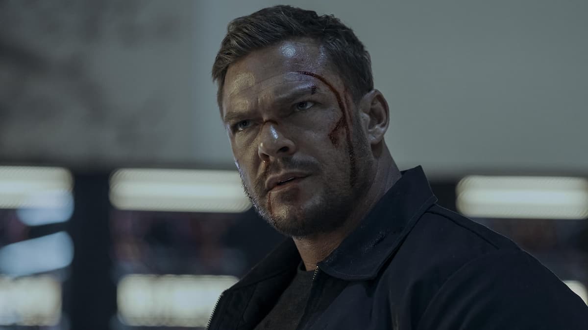 A bloody Alan Ritchson playing Reacher.