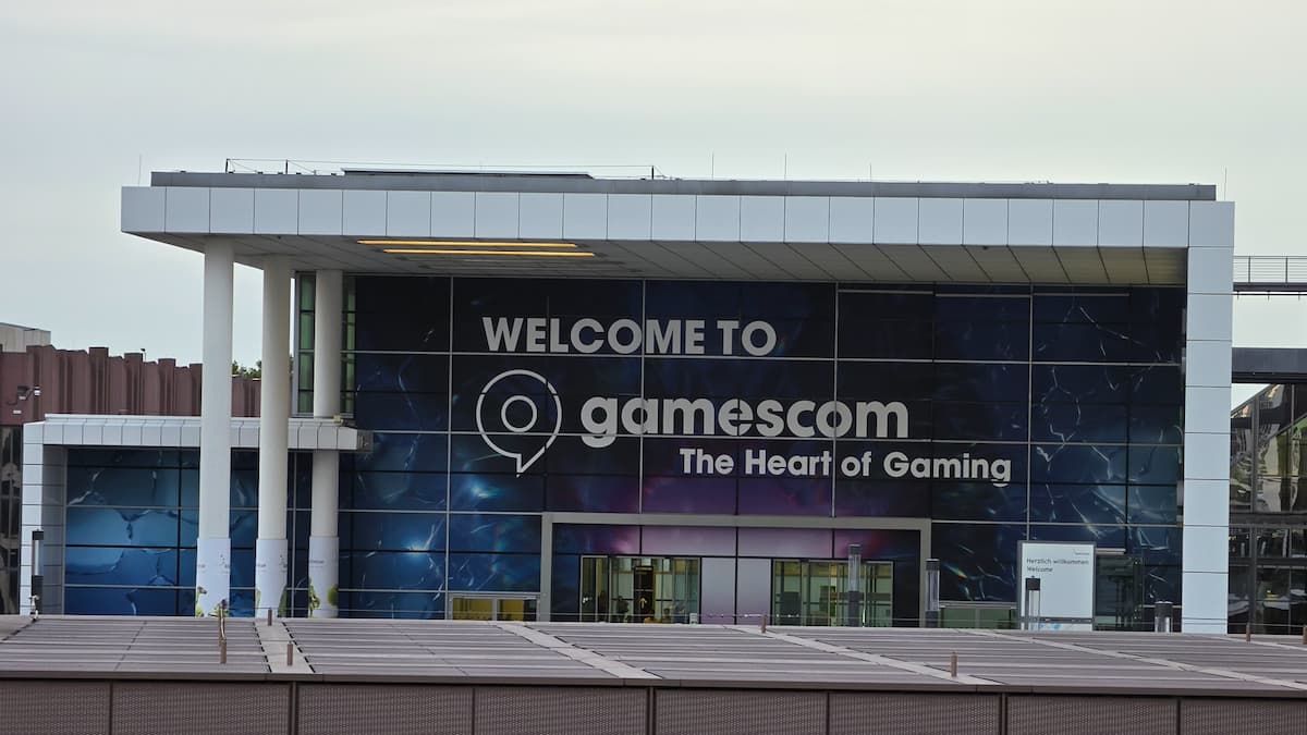 Photo of the gamescom main entrance.