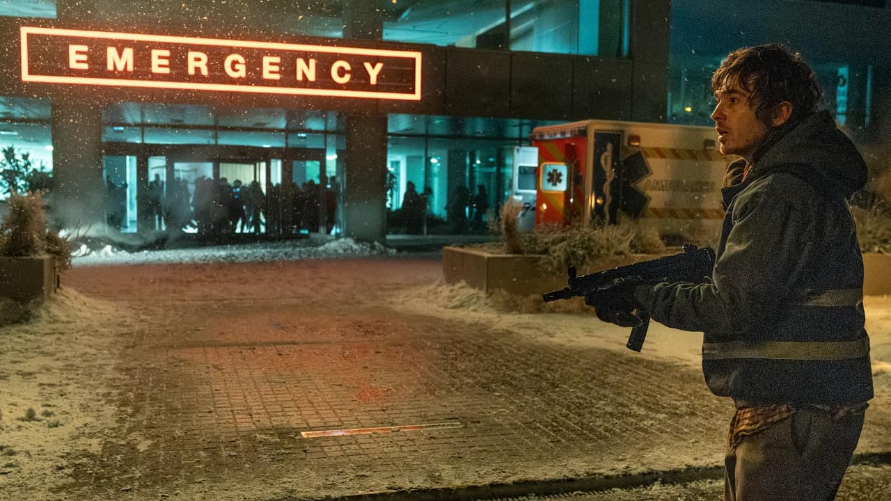 Zach Cregger's Resident Evil film, scene in front of the hospital.